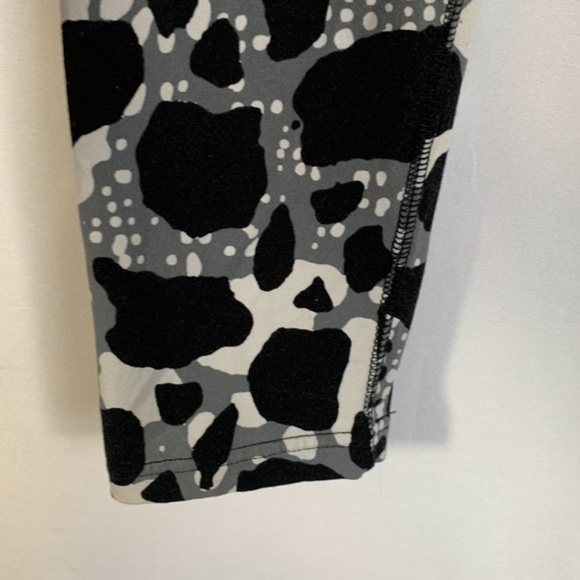 Nike Black, Grey & White Splotchy Print Leggings - Picture 4 of 7